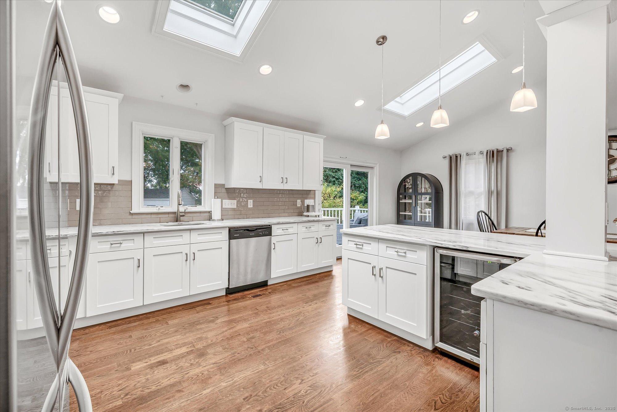 Stratford, Connecticut, 06614, United States, 3 Bedrooms Bedrooms, ,2 BathroomsBathrooms,Residential,For Sale,1978049