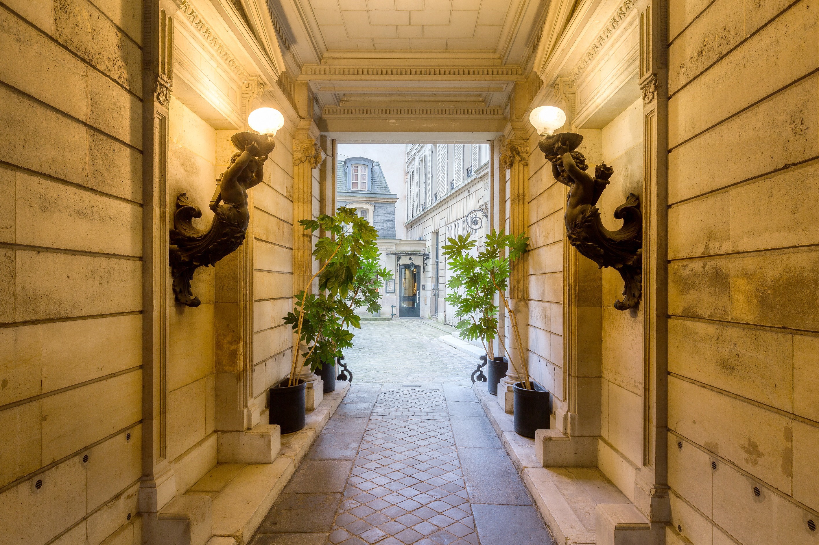  Paris VIII- Beautiful four-bedroom apartment - Palais de l