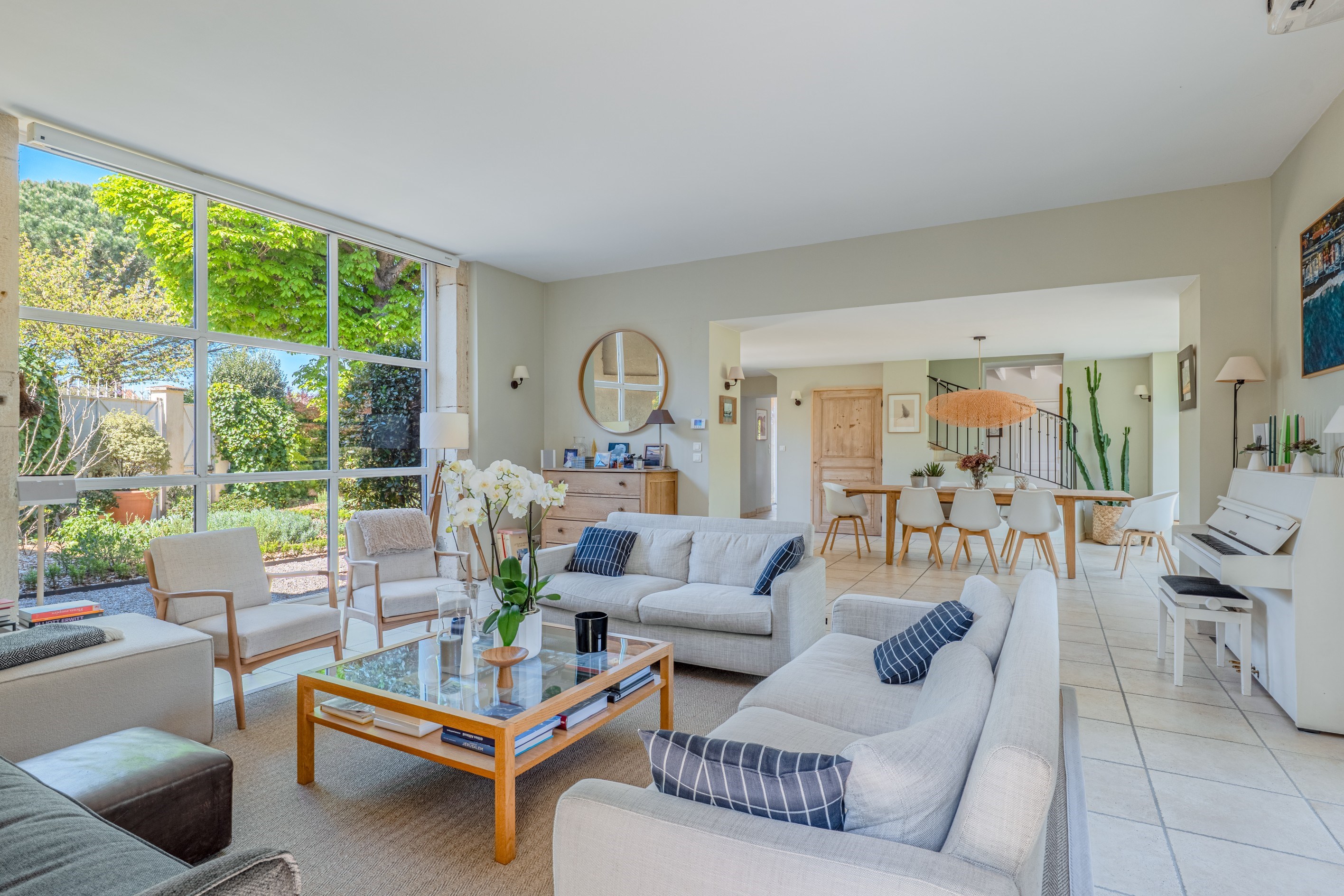  Charming golden-stone family home in central Chasselay. - 物件實景