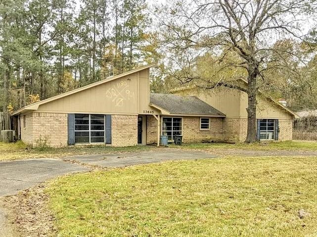 Moss Hill Dr, Beaumont, TX 77713