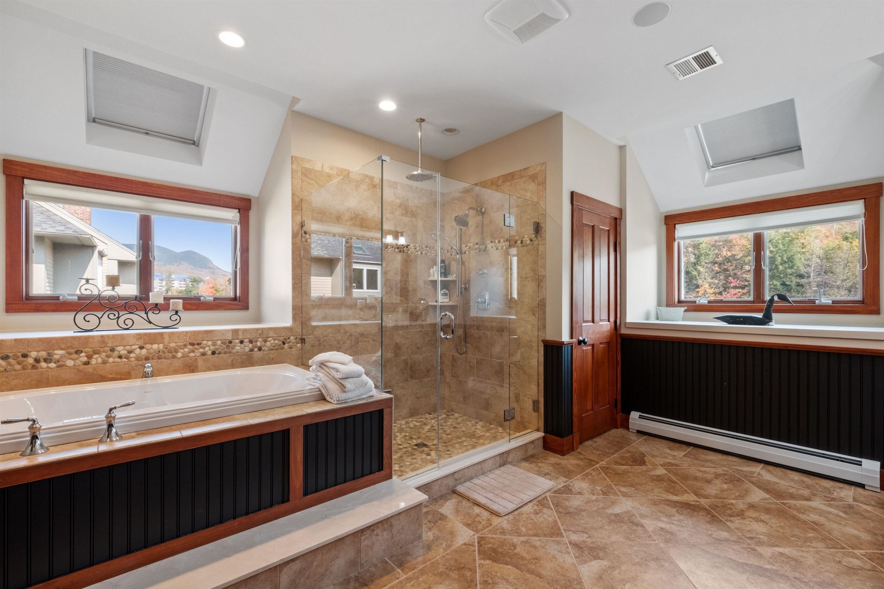 Lincoln, New Hampshire, 03251, United States, 4 Bedrooms Bedrooms, ,1 BathroomBathrooms,Residential,For Sale,1976303