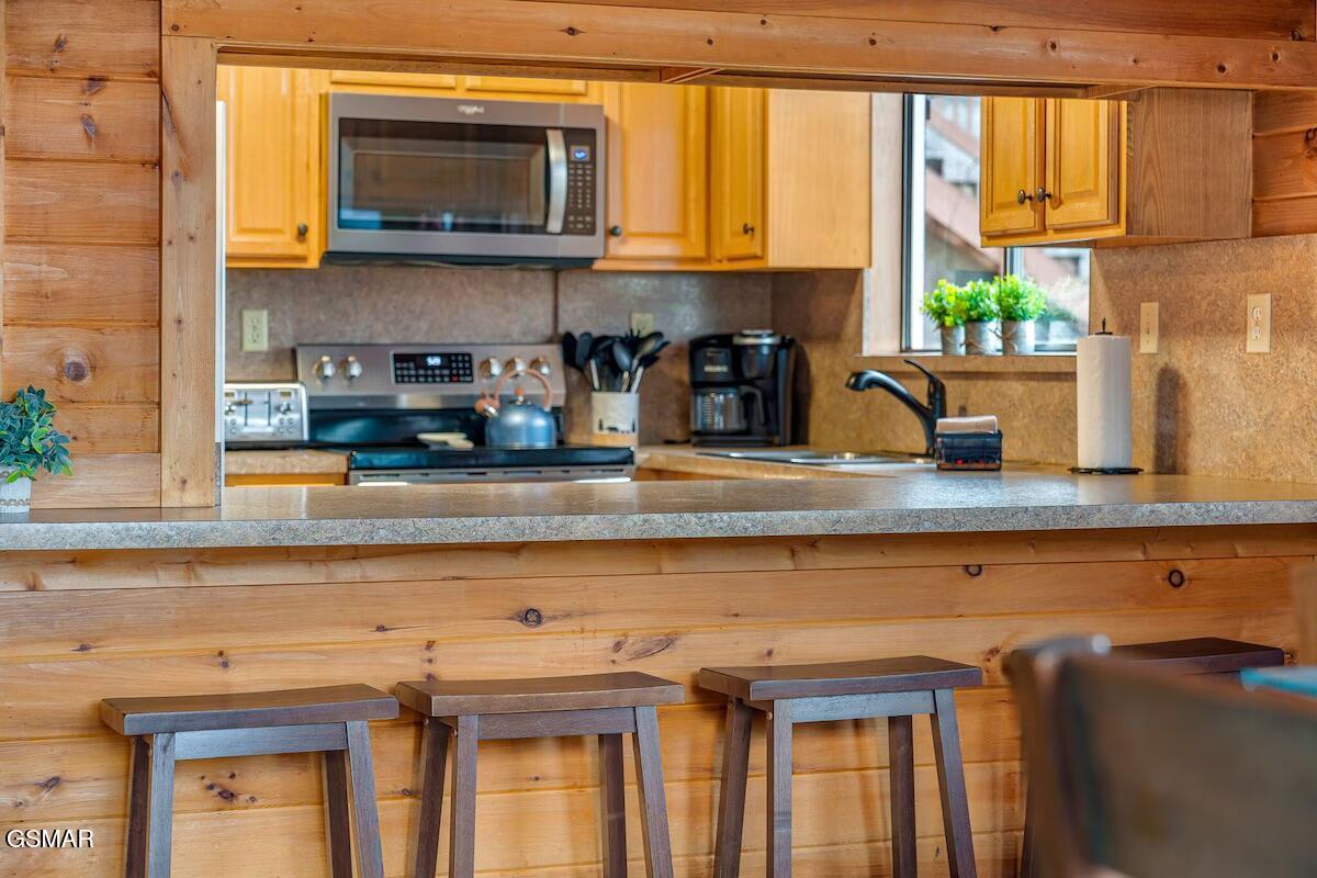 Gatlinburg, Tennessee, 37738, United States, 5 Bedrooms Bedrooms, ,4 BathroomsBathrooms,Residential,For Sale,2023747
