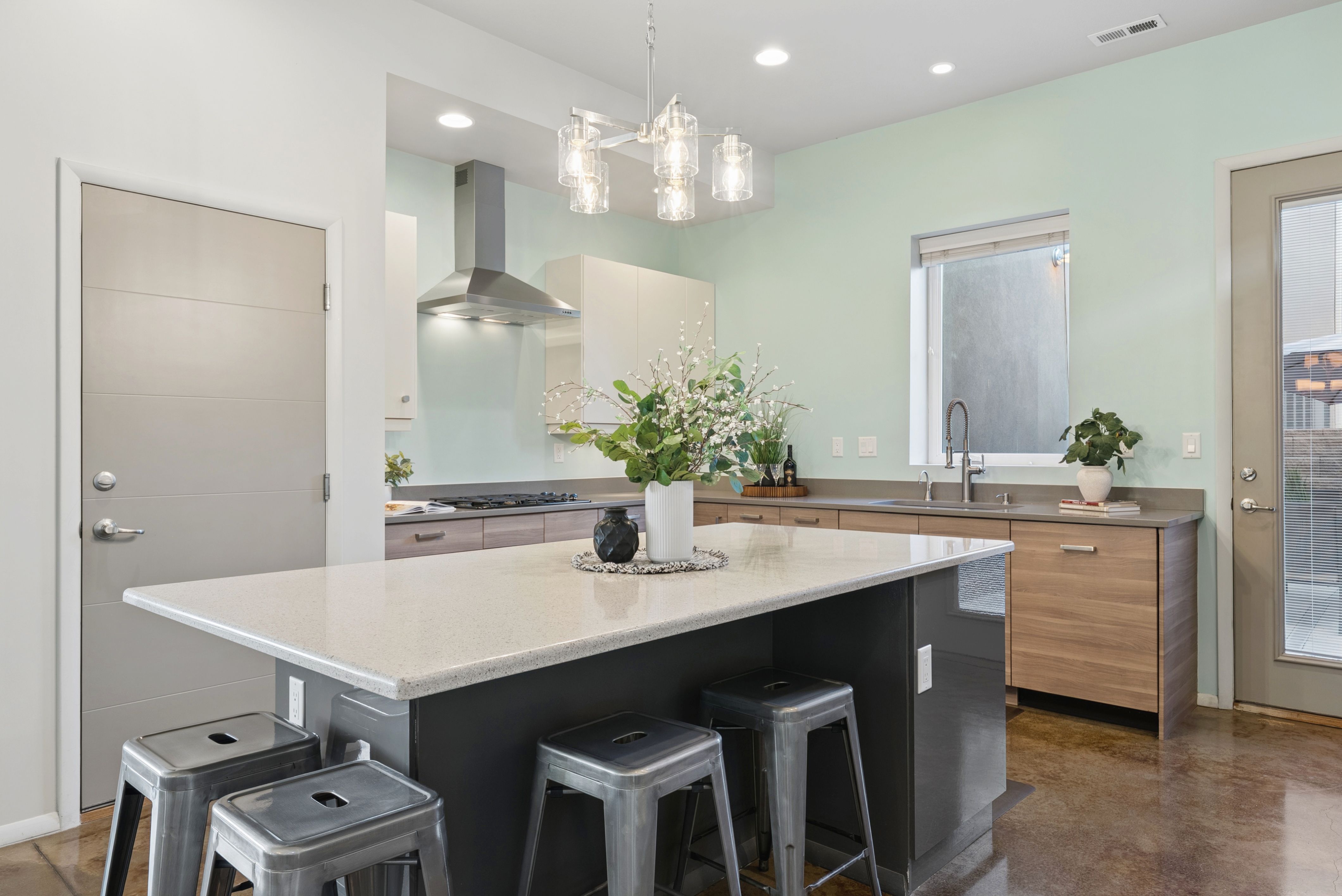  Architect-Designed Westside Home with Two Garages - 物件實景