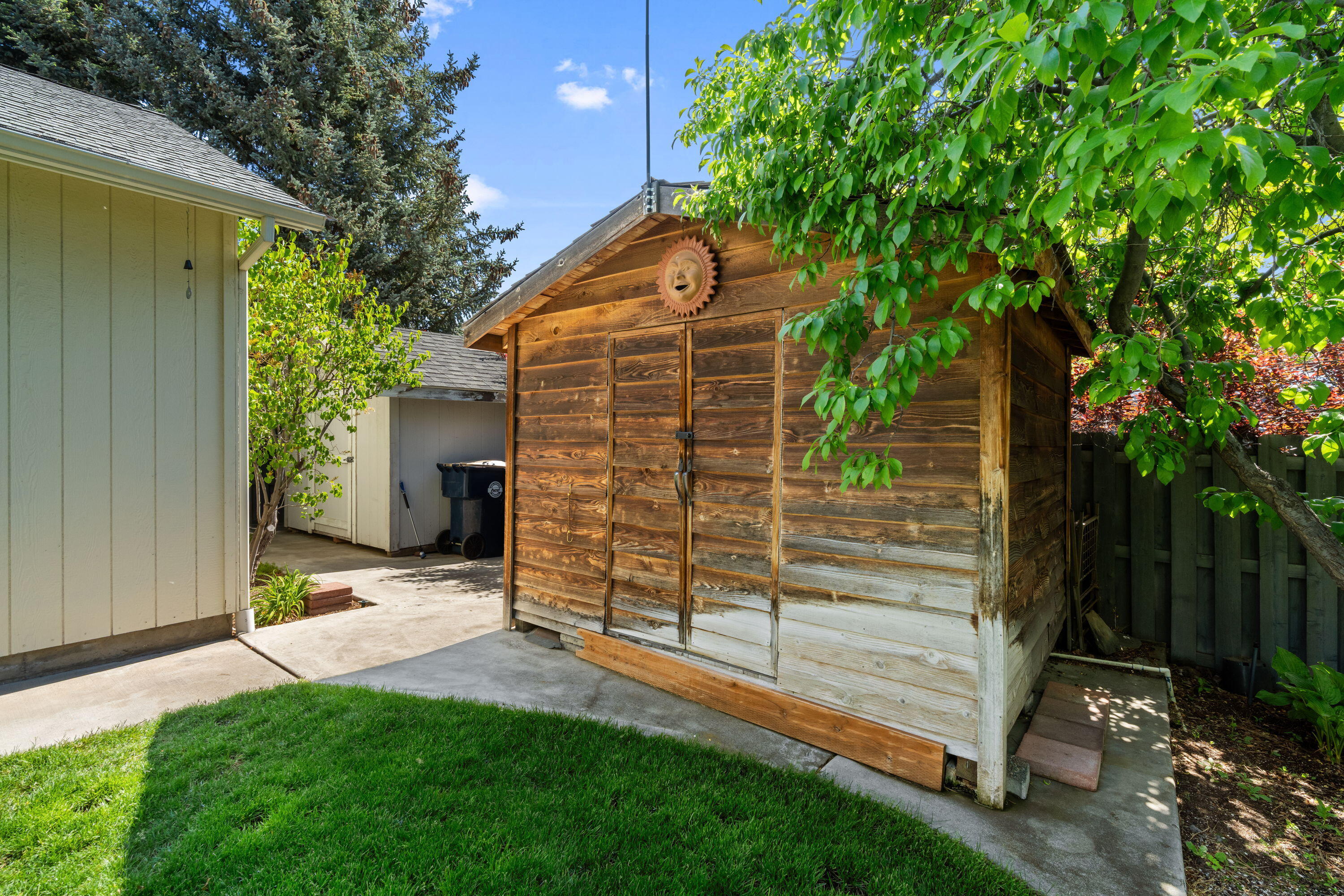 Redmond, Oregon, 97756, United States, 3 Bedrooms Bedrooms, ,4 BathroomsBathrooms,Residential,For Sale,1856956