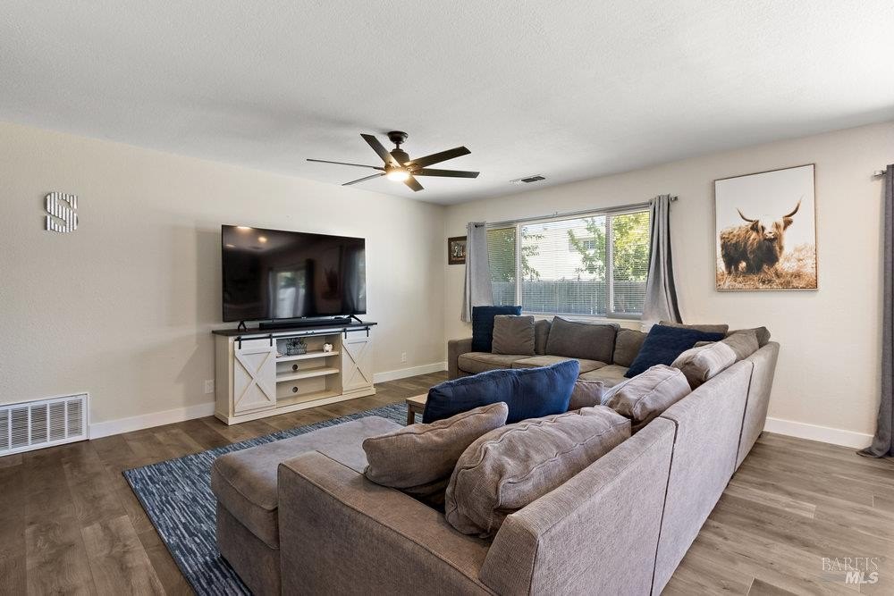 Vacaville, California, 95687, United States, 3 Bedrooms Bedrooms, ,2 BathroomsBathrooms,Residential,For Sale,1940351