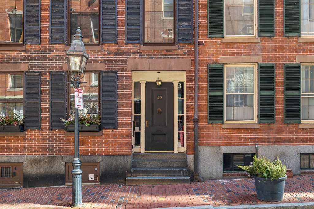 Boston, Massachusetts, 02114, United States, 3 Bedrooms Bedrooms, ,2 BathroomsBathrooms,Residential,For Sale,1981567