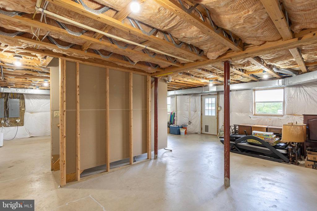 Winchester, Virginia, 22603, United States, 4 Bedrooms Bedrooms, ,3 BathroomsBathrooms,Residential,For Sale,1838915