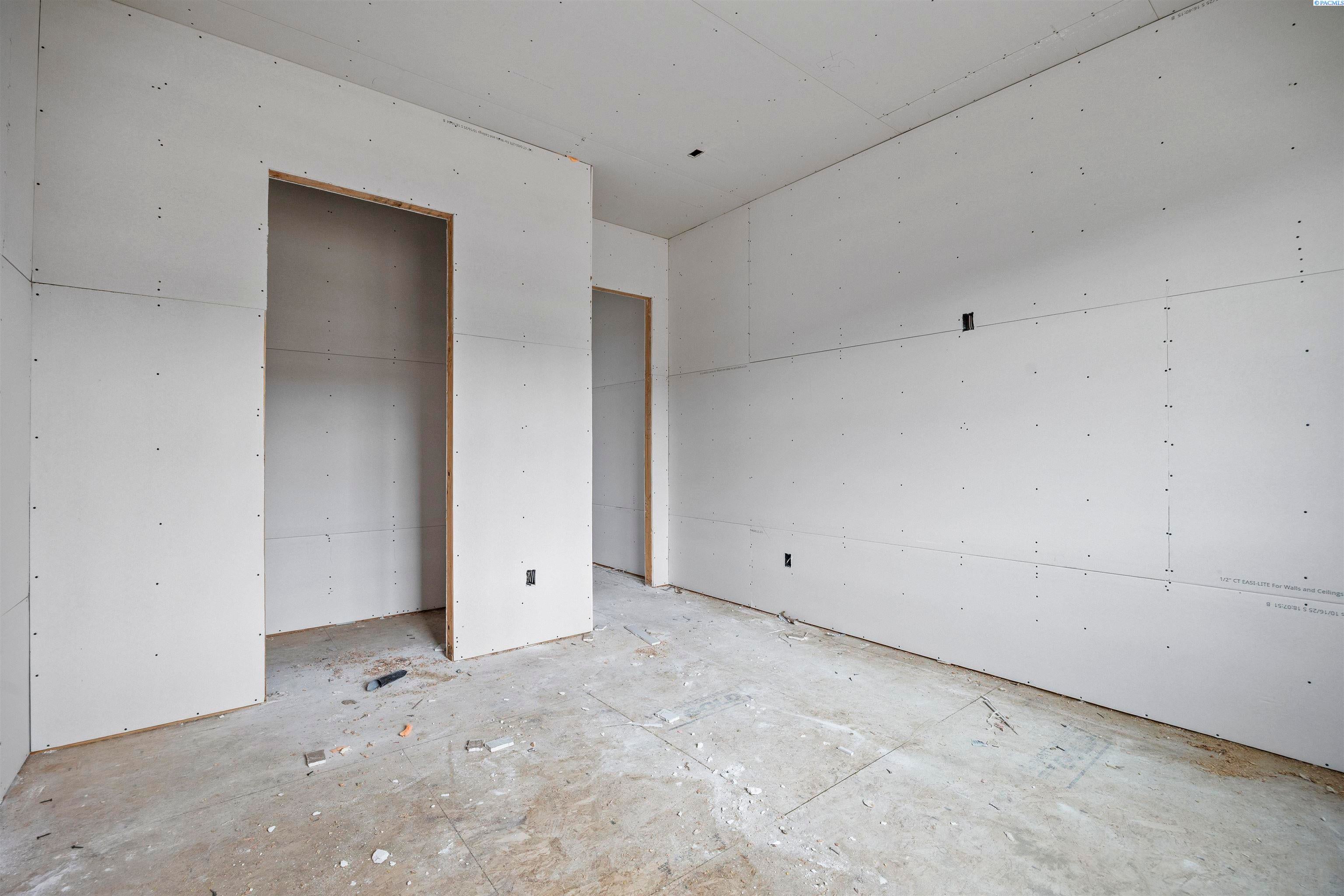 Pasco, Washington, 99301, United States, 4 Bedrooms Bedrooms, ,2 BathroomsBathrooms,Residential,For Sale,1978072