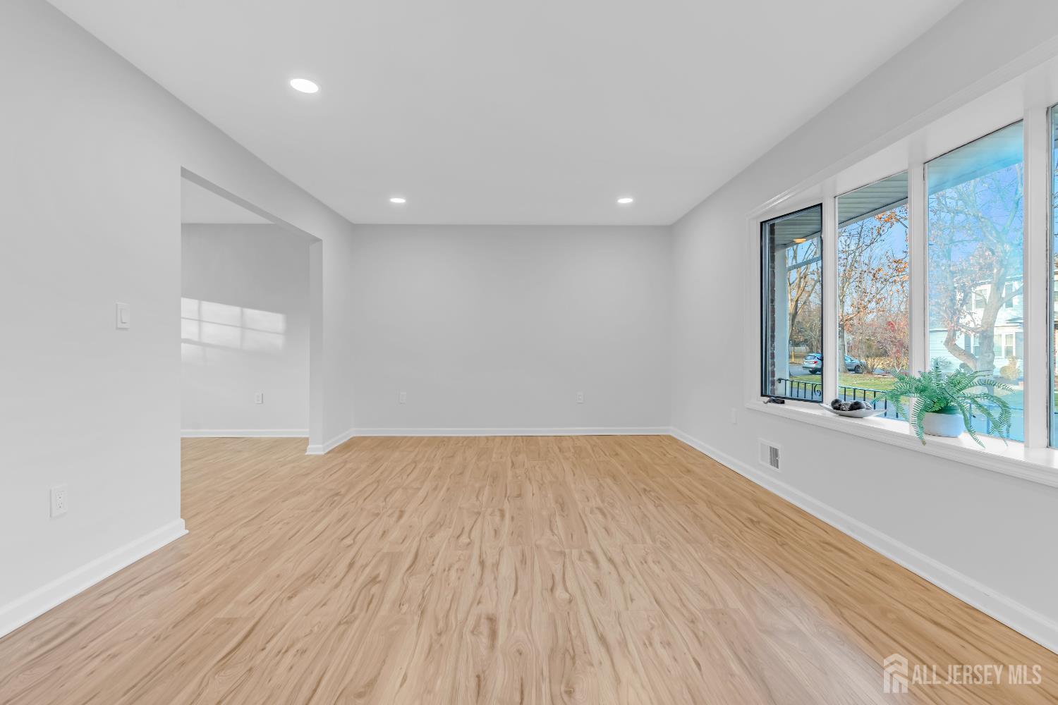 East Brunswick, New Jersey, 08816, United States, 3 Bedrooms Bedrooms, ,3 BathroomsBathrooms,Residential,For Sale,2001983