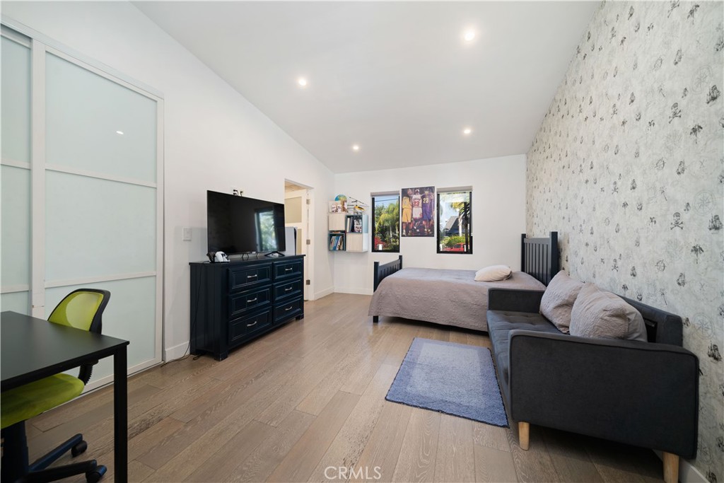 Woodland Hills, California, 91367, United States, 4 Bedrooms Bedrooms, ,2 BathroomsBathrooms,Residential,For Sale,2003177