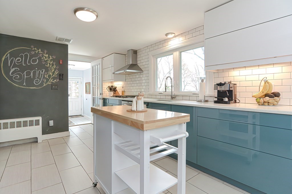 Dedham, Massachusetts, 02026, United States, 3 Bedrooms Bedrooms, ,2 BathroomsBathrooms,Residential,For Sale,1945023