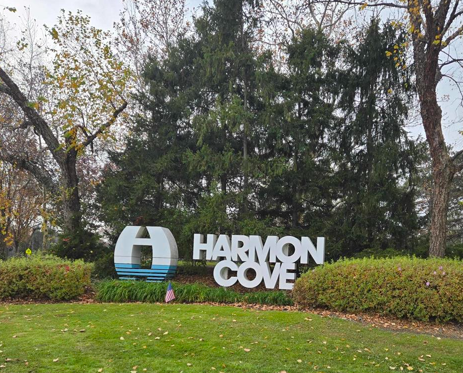 Secaucus, New Jersey, 07094, United States, 4 Bedrooms Bedrooms, ,3 BathroomsBathrooms,Residential,For Sale,1996656