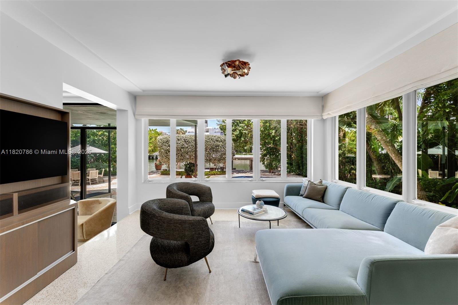 Miami Beach, Florida, 33140, United States, 3 Bedrooms Bedrooms, ,4 BathroomsBathrooms,Residential,For Sale,1858063