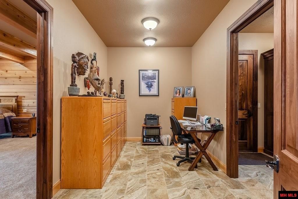 Cotter, Arkansas, 72626, United States, 4 Bedrooms Bedrooms, ,5 BathroomsBathrooms,Residential,For Sale,1976163