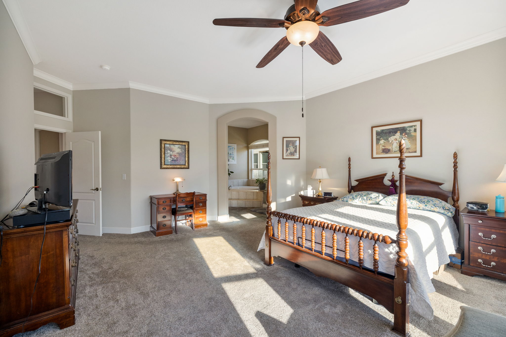  Refined Minden Living with Designer Touches and Captivating Mountain Views - 物件實景