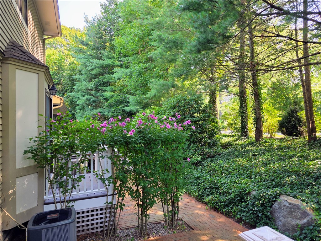 Cranston, Rhode Island, 02920, United States, 2 Bedrooms Bedrooms, ,3 BathroomsBathrooms,Residential,For Sale,1913693