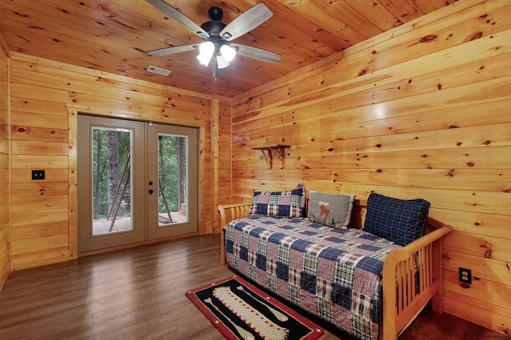 Ellijay, Georgia, 30540, United States, 3 Bedrooms Bedrooms, ,3 BathroomsBathrooms,Residential,For Sale,1837268