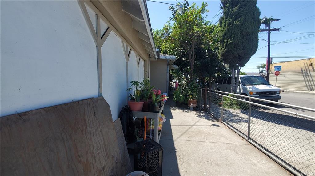 Los Angeles, California, 90001, United States, 2 Bedrooms Bedrooms, ,1 BathroomBathrooms,Residential,For Sale,1943233