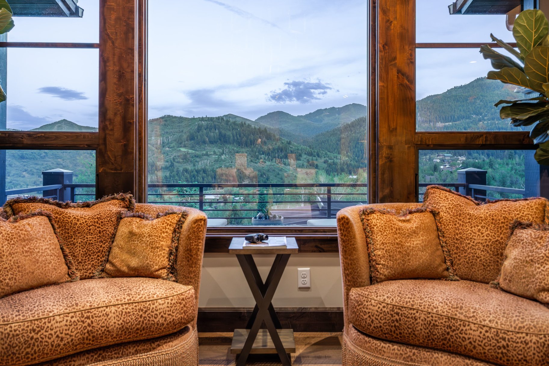  Luxury Custom Home in the Coveted Woods of Parleys Lane - 物件實景