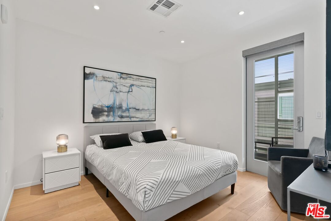 West Hollywood, California, 90069, United States, 2 Bedrooms Bedrooms, ,1 BathroomBathrooms,Residential,For Sale,1938792