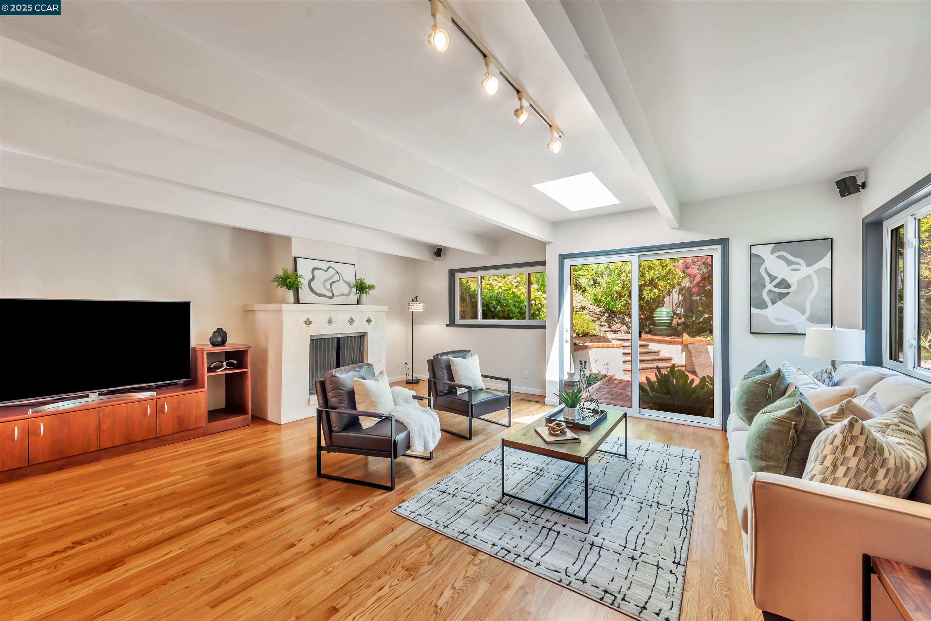 Orinda, California, 94563, United States, 4 Bedrooms Bedrooms, ,3 BathroomsBathrooms,Residential,For Sale,1885417