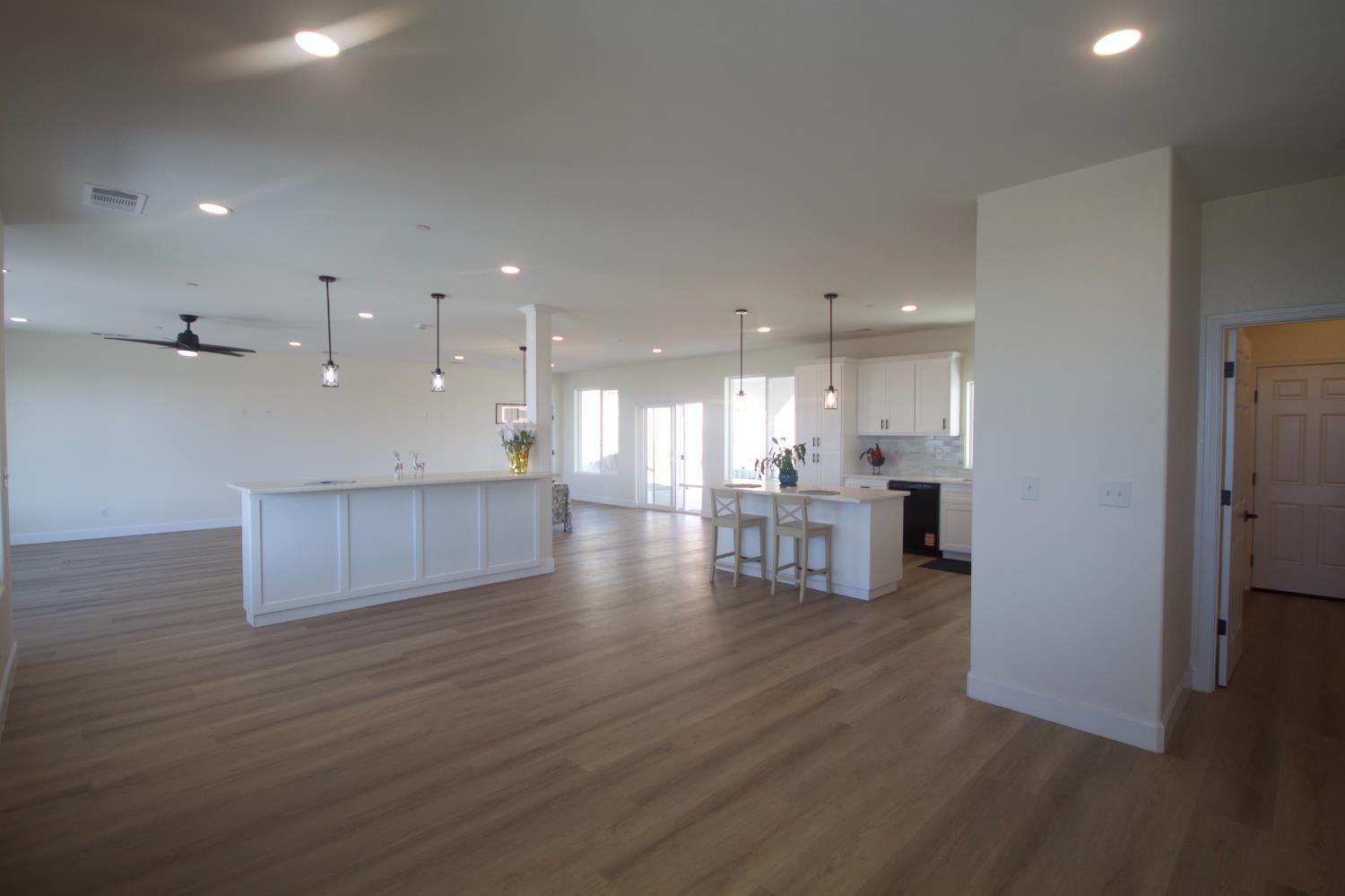 Coarsegold, California, 93614, United States, 3 Bedrooms Bedrooms, ,2 BathroomsBathrooms,Residential,For Sale,2011368