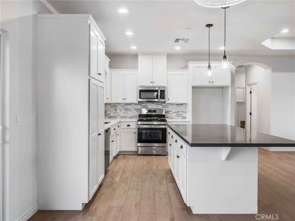 Pinon Hills, California, 92372, United States, 4 Bedrooms Bedrooms, ,3 BathroomsBathrooms,Residential,For Sale,1989561