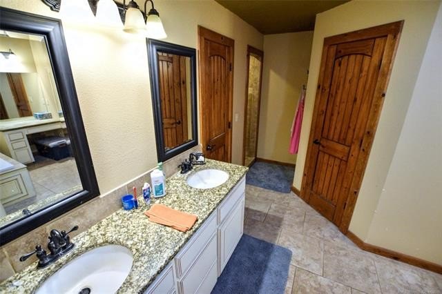 Hulbert, Oklahoma, 74441, United States, 4 Bedrooms Bedrooms, ,2 BathroomsBathrooms,Residential,For Sale,1983327