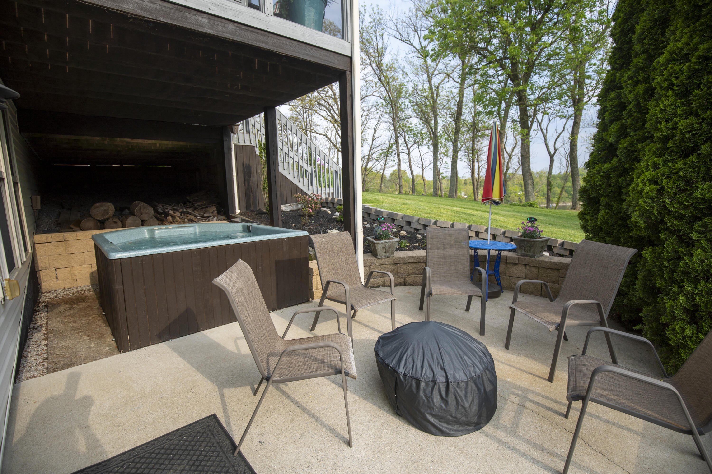 Harrodsburg, Kentucky, 40330, United States, 5 Bedrooms Bedrooms, ,4 BathroomsBathrooms,Residential,For Sale,1826729