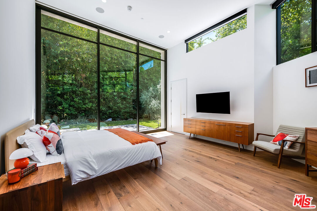 Beverly Hills, California, 90210, United States, 7 Bedrooms Bedrooms, ,2 BathroomsBathrooms,Residential,For Sale,1896171