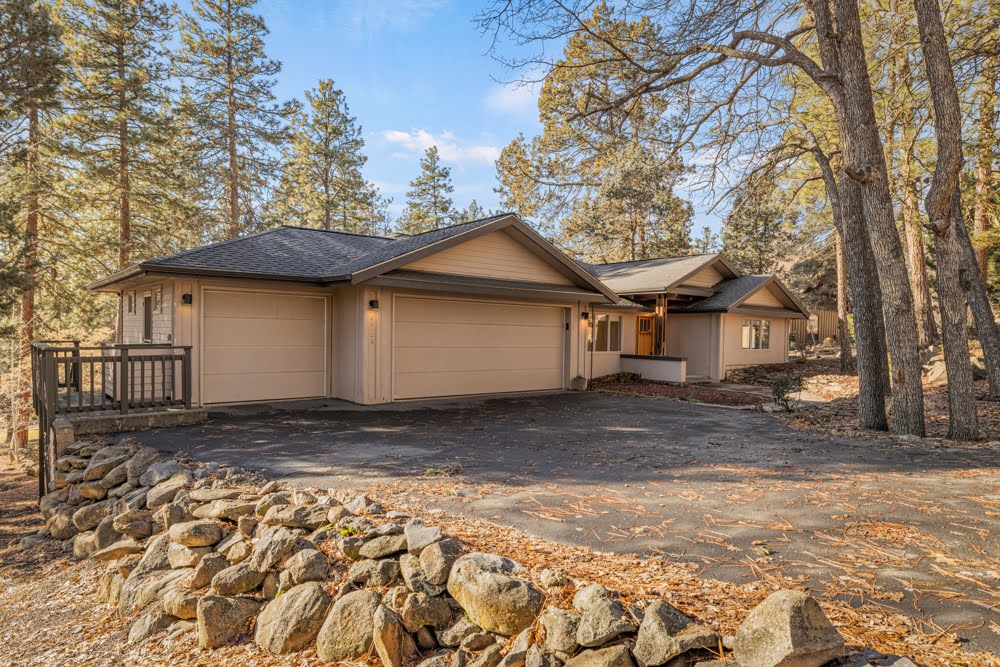 KLAMATH FALLS, Oregon, 97601, United States, 3 Bedrooms Bedrooms, ,4 BathroomsBathrooms,Residential,For Sale,1981715