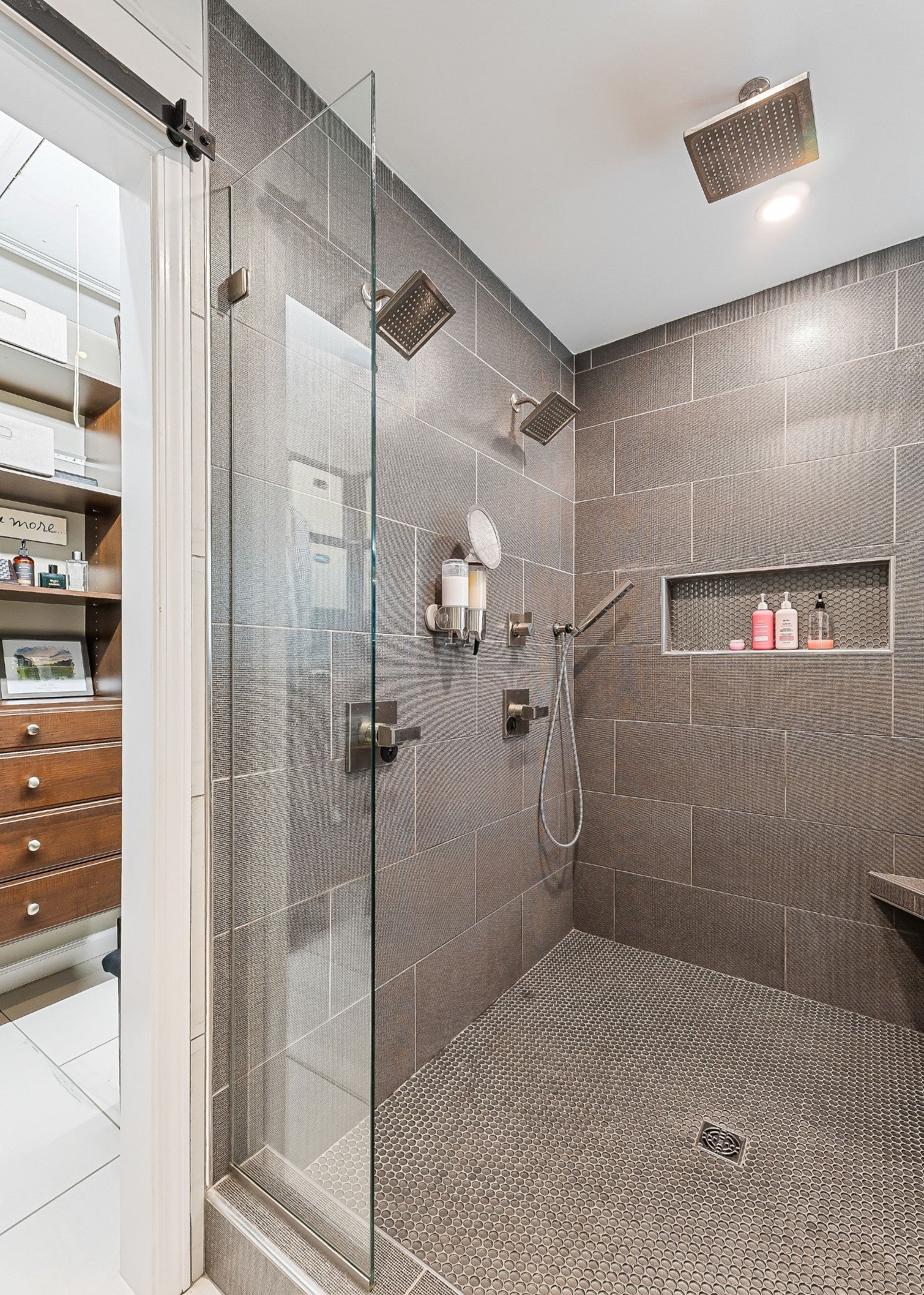 Smithville, Tennessee, 37166, United States, 1 Bedroom Bedrooms, ,4 BathroomsBathrooms,Residential,For Sale,2006606