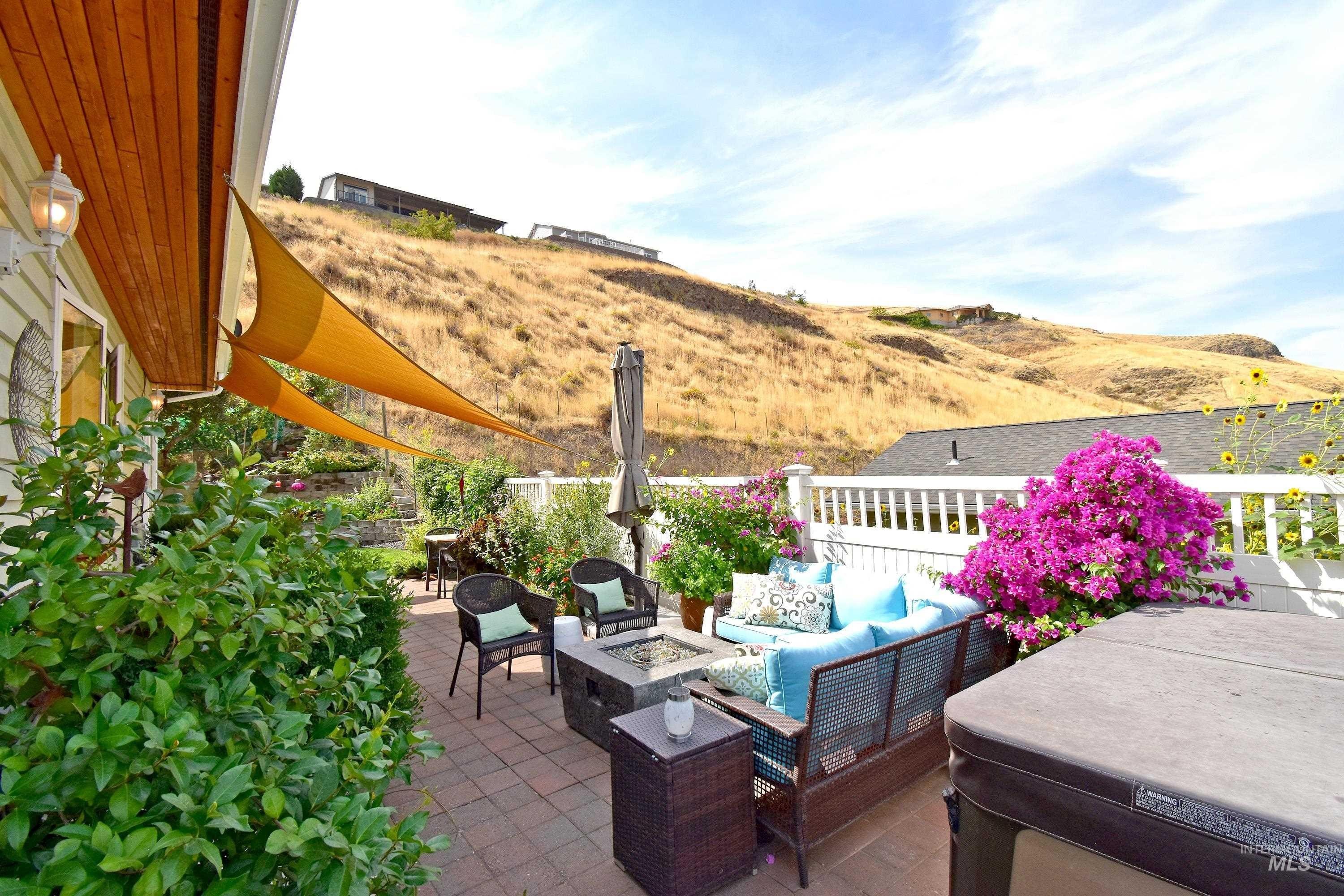Asotin, Washington, 99402, United States, 3 Bedrooms Bedrooms, ,3 BathroomsBathrooms,Residential,For Sale,1942718