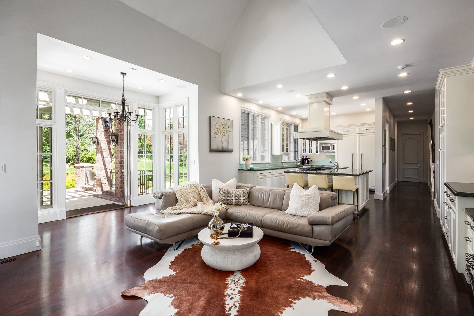  Stunning Custom Build on Millcreek Way - 物件實景