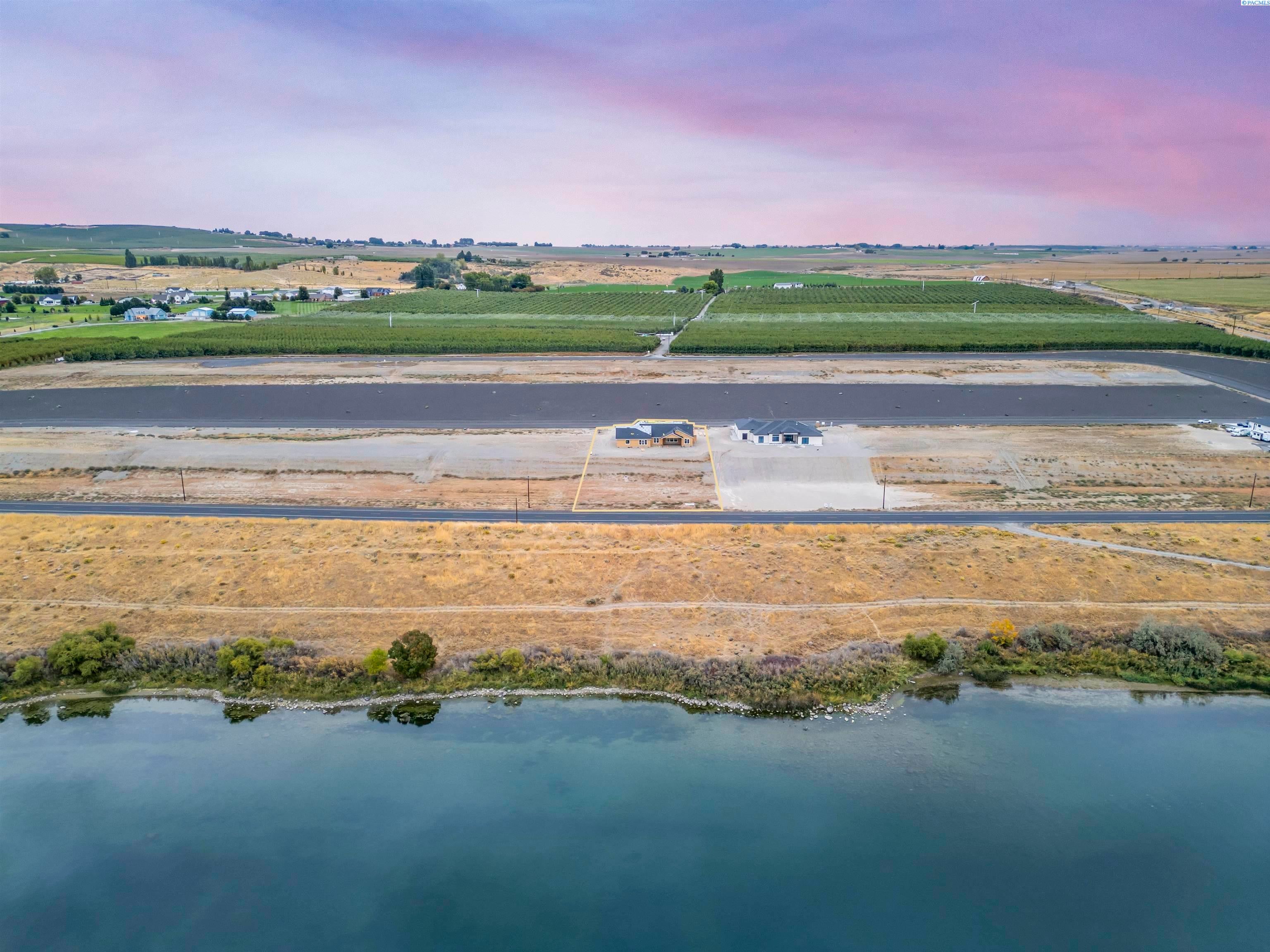 Pasco, Washington, 99301, United States, 4 Bedrooms Bedrooms, ,2 BathroomsBathrooms,Residential,For Sale,1978072