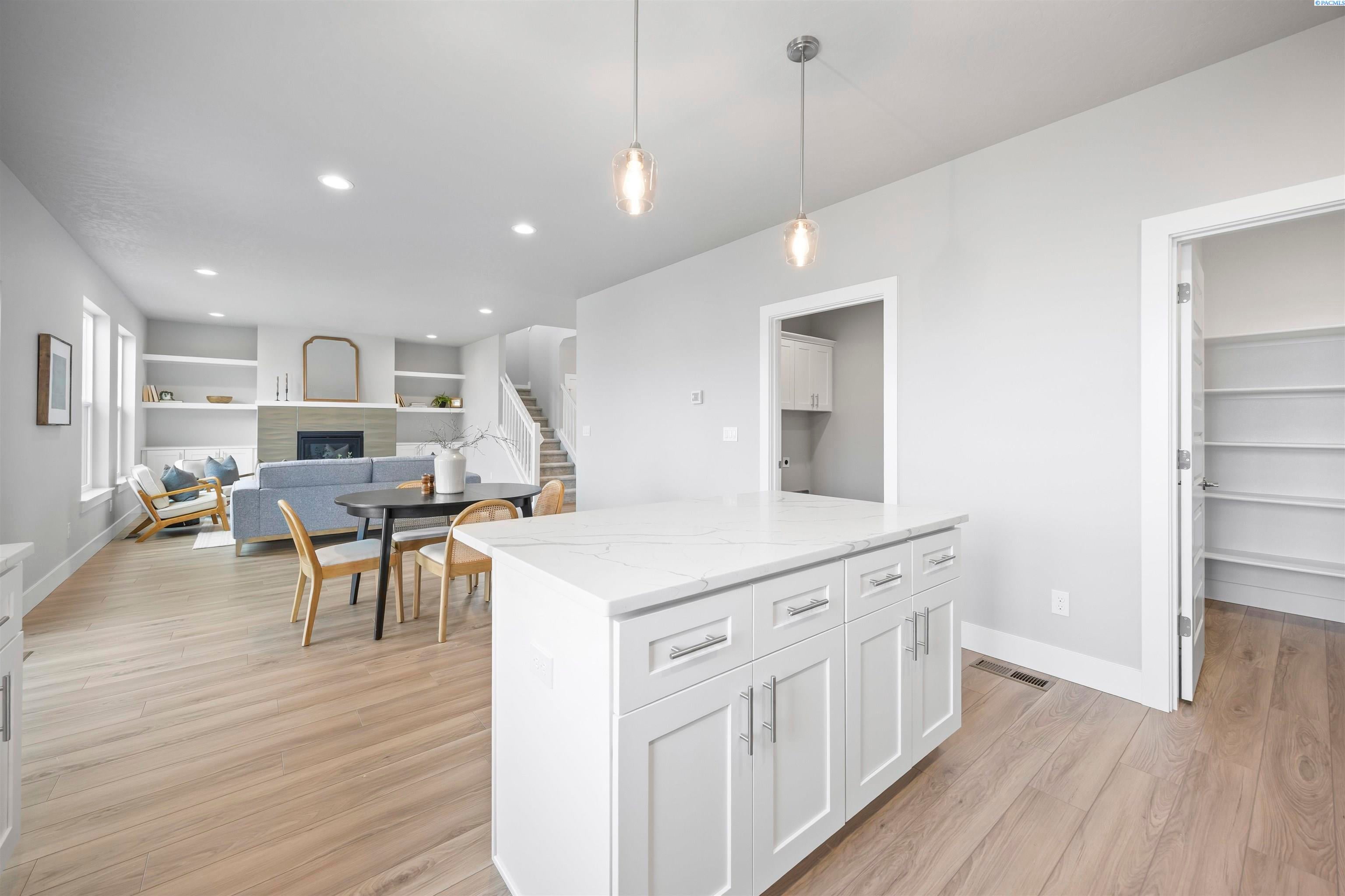 West Richland, Washington, 99353, United States, 4 Bedrooms Bedrooms, ,2 BathroomsBathrooms,Residential,For Sale,2014004