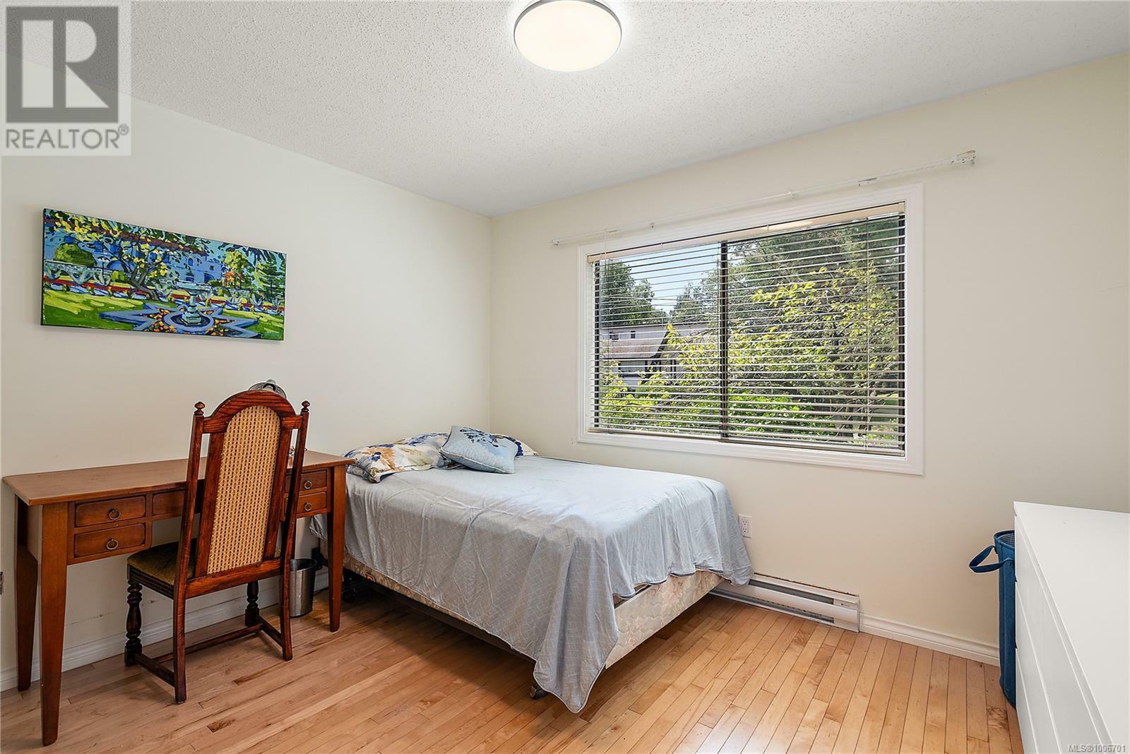 VICTORIA, British Columbia, V8S 1Z5, CA, 3 Bedrooms Bedrooms, ,2 BathroomsBathrooms,Residential,For Sale,1885281