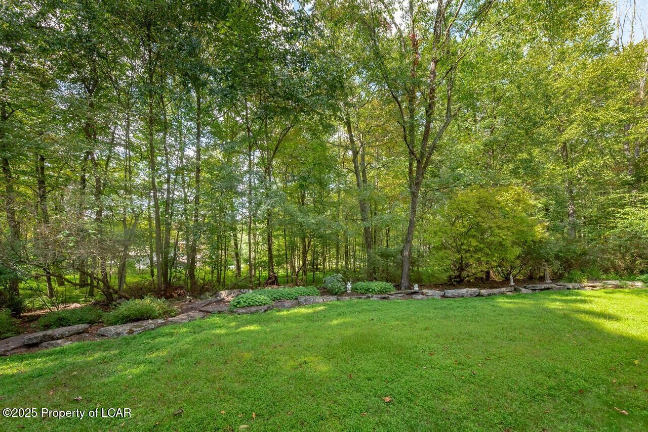 Dallas, Pennsylvania, 18612, United States, 5 Bedrooms Bedrooms, ,3 BathroomsBathrooms,Residential,For Sale,2006135