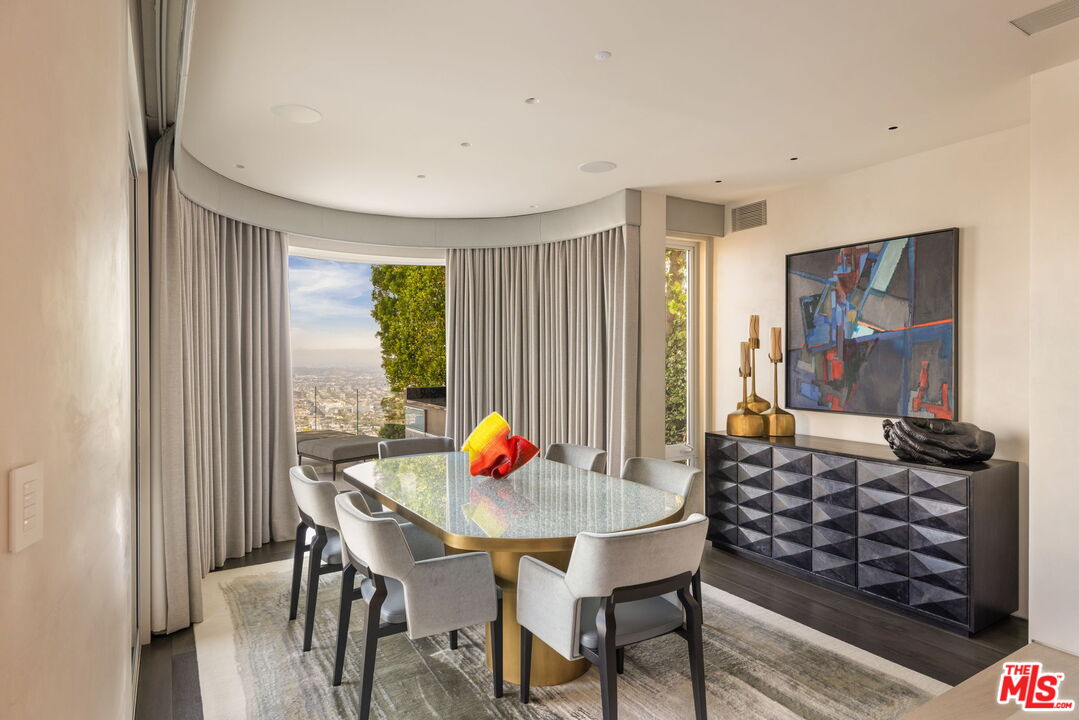Los Angeles, California, 90046, United States, 3 Bedrooms Bedrooms, ,3 BathroomsBathrooms,Residential,For Sale,1908229