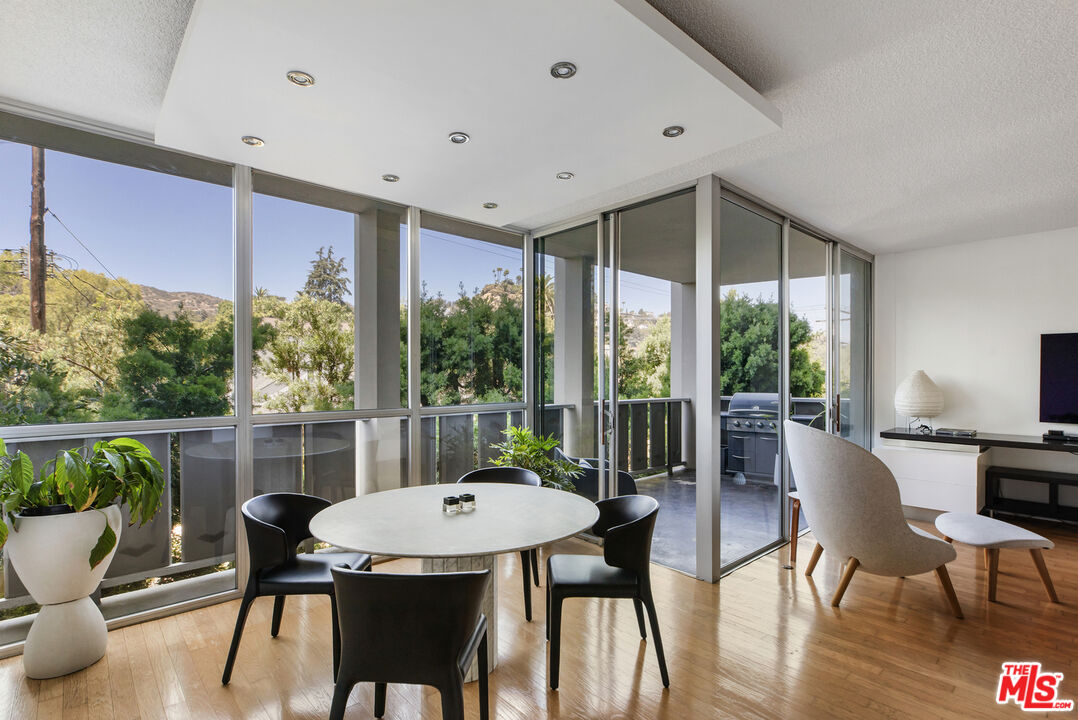 Los Angeles, California, 90027, United States, 1 Bedroom Bedrooms, ,1 BathroomBathrooms,Residential,For Sale,1907316