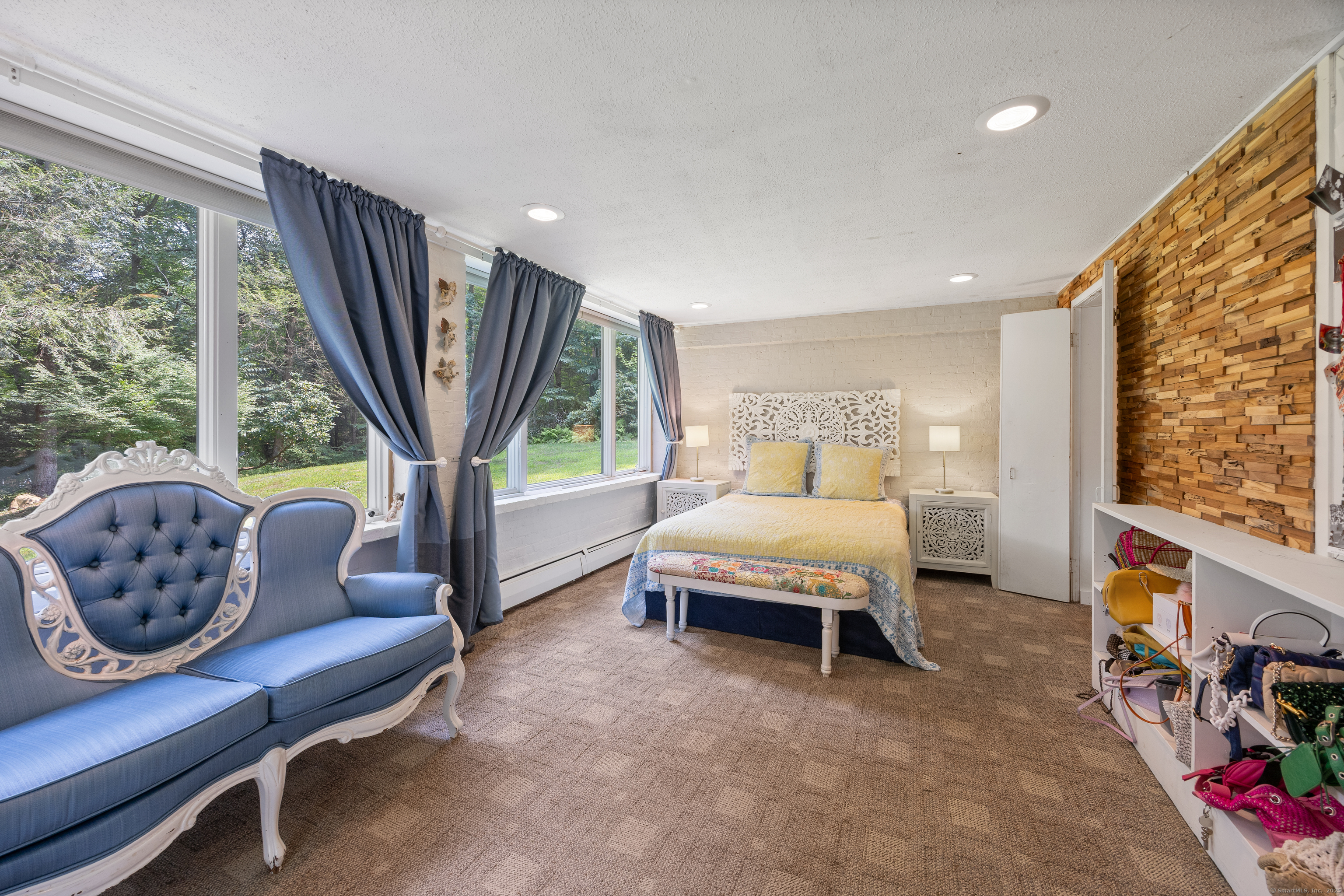 Woodbridge, Connecticut, 06525, United States, 3 Bedrooms Bedrooms, ,4 BathroomsBathrooms,Residential,For Sale,1912137