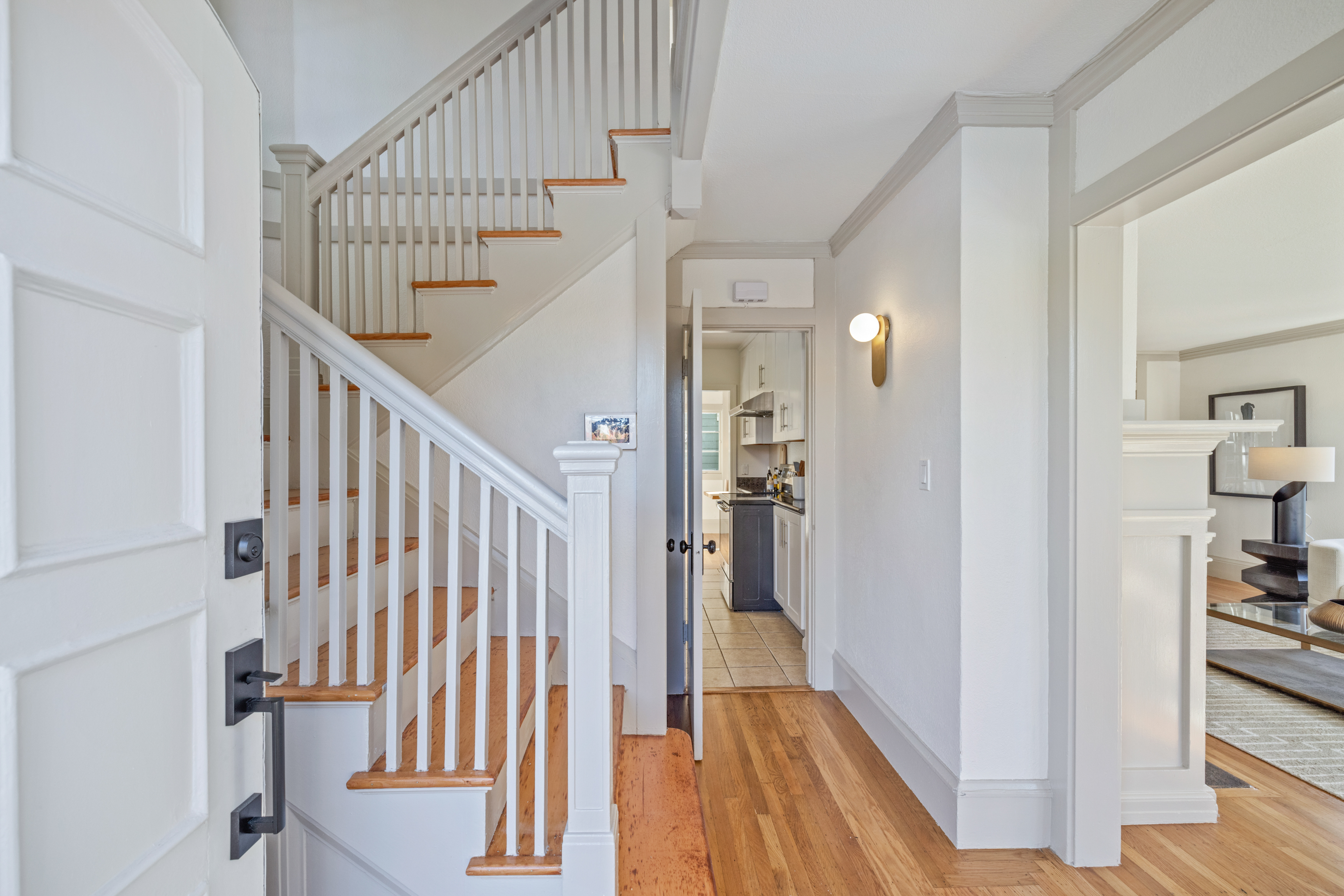  Classic Berkeley Charm Meets Versatility: Elmwood Home Plus Duplex - 物件實景