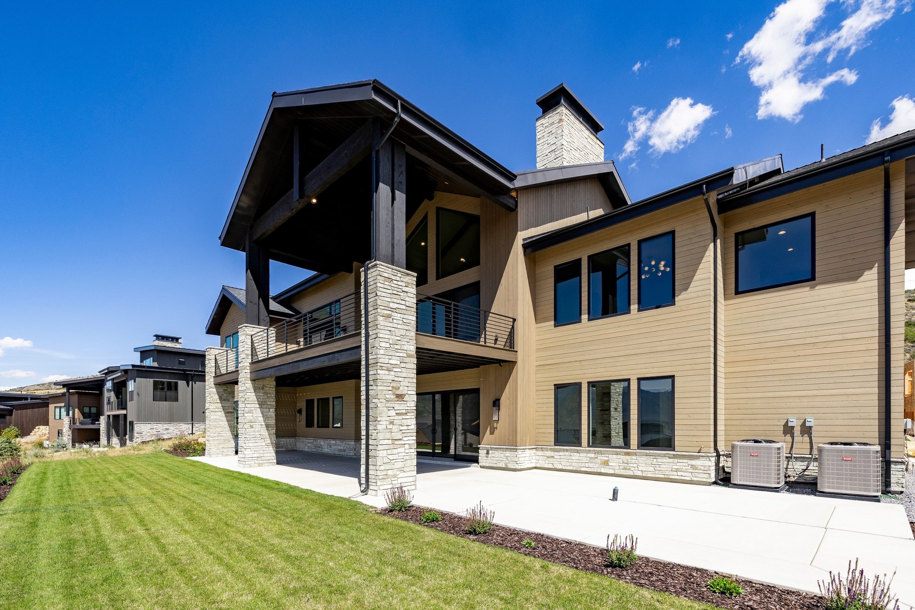 Upgraded Luxury Living with Panoramic Mountain Views - 物件實景