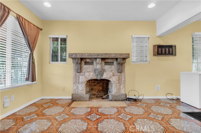 Los Angeles, California, 90062, United States, 5 Bedrooms Bedrooms, ,Residential,For Sale,1975907