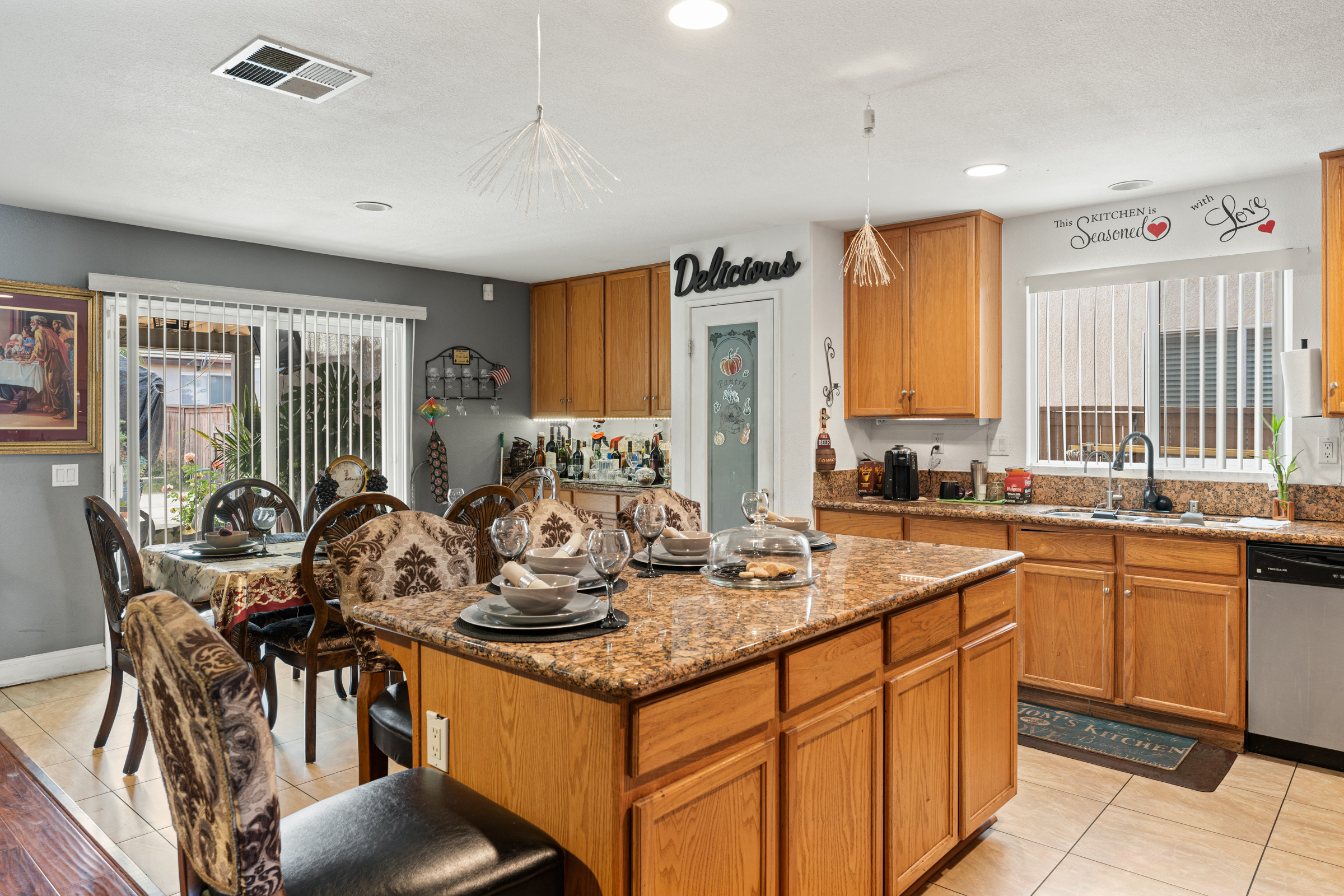 Moreno Valley, California, 92551, United States, 4 Bedrooms Bedrooms, ,3 BathroomsBathrooms,Residential,For Sale,1920483