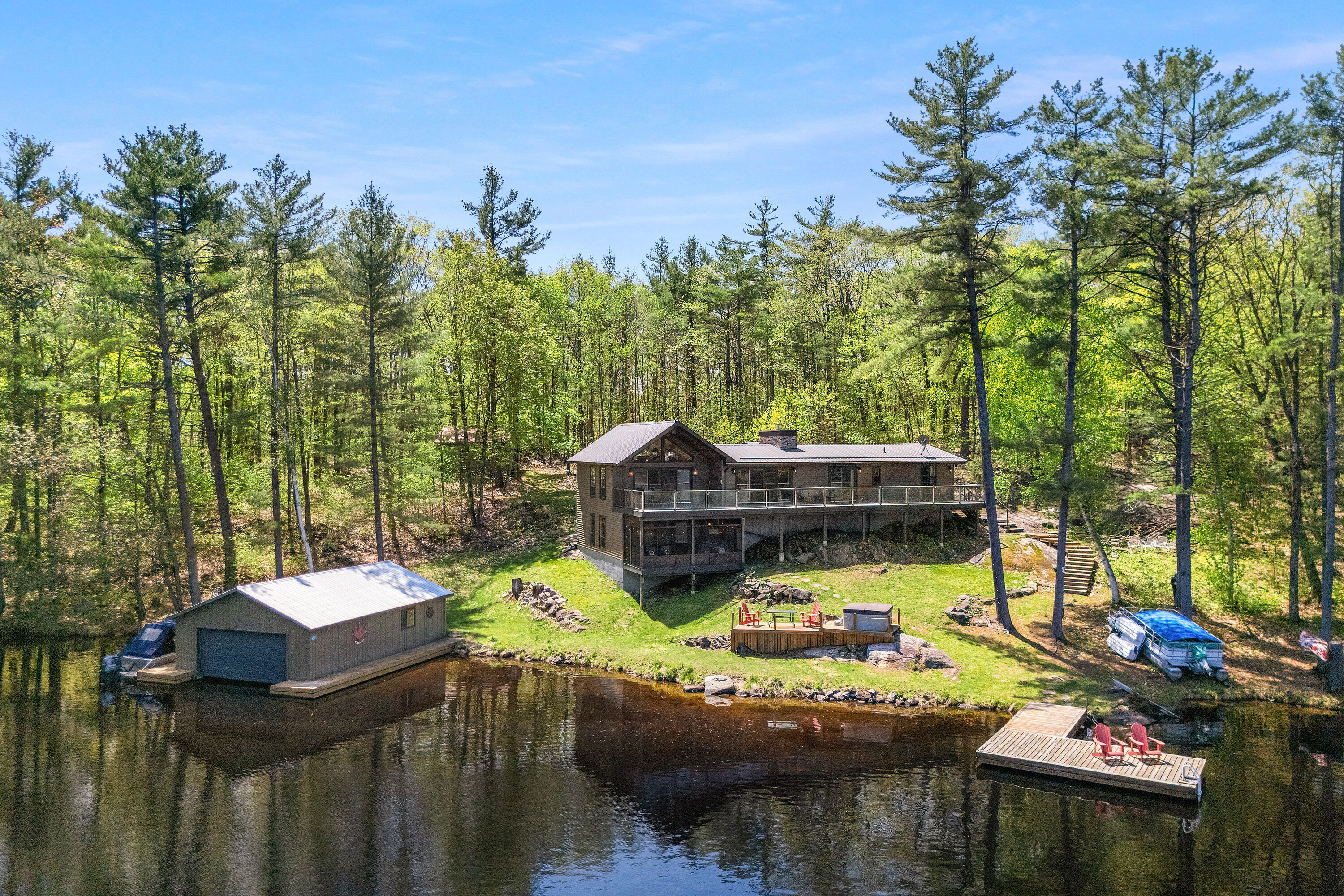  Go Home Lake Family Cottage - 物件實景