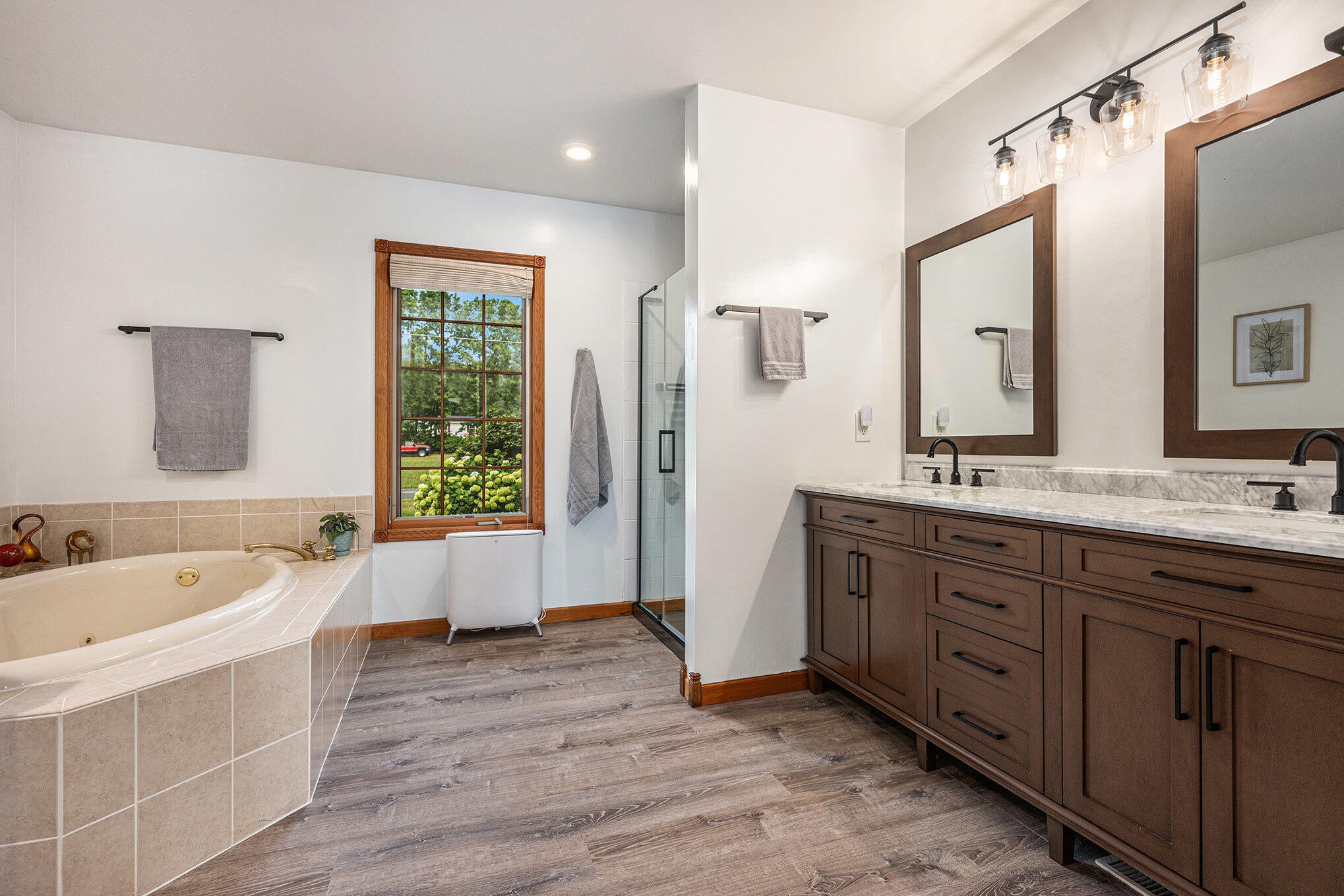 Allegan, Michigan, 49010, United States, 4 Bedrooms Bedrooms, ,3 BathroomsBathrooms,Residential,For Sale,1906276