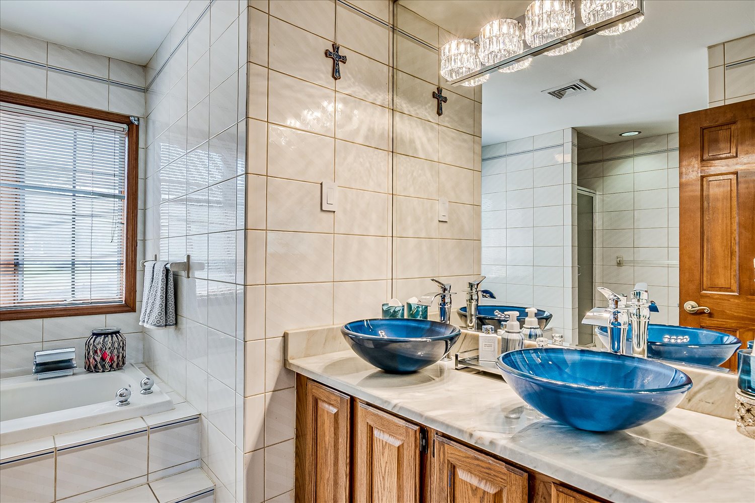 Eatontown, New Jersey, 07724, United States, 9 Bedrooms Bedrooms, ,4 BathroomsBathrooms,Residential,For Sale,1910757