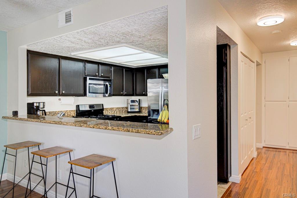Lake Forest, California, 92630, United States, 2 Bedrooms Bedrooms, ,2 BathroomsBathrooms,Residential,For Sale,1944905