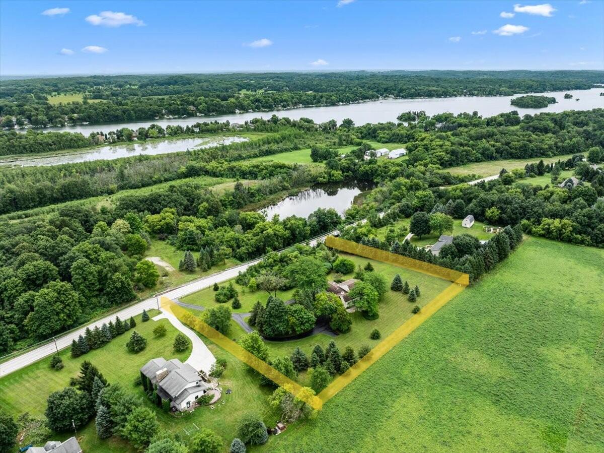 West Bend, Wisconsin, 53095, United States, 3 Bedrooms Bedrooms, ,2 BathroomsBathrooms,Residential,For Sale,1955139